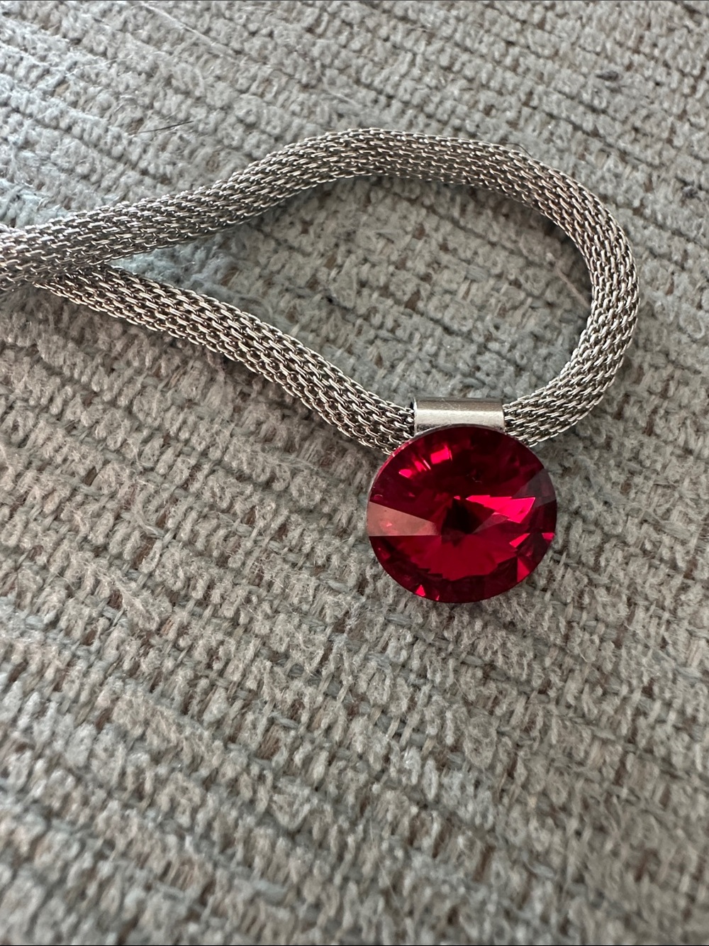 Swarovski Lt Siam Pendant by Atlantis Berlin🧜‍♀️17 inches magnetic chain clasp - Picture 8 of 10